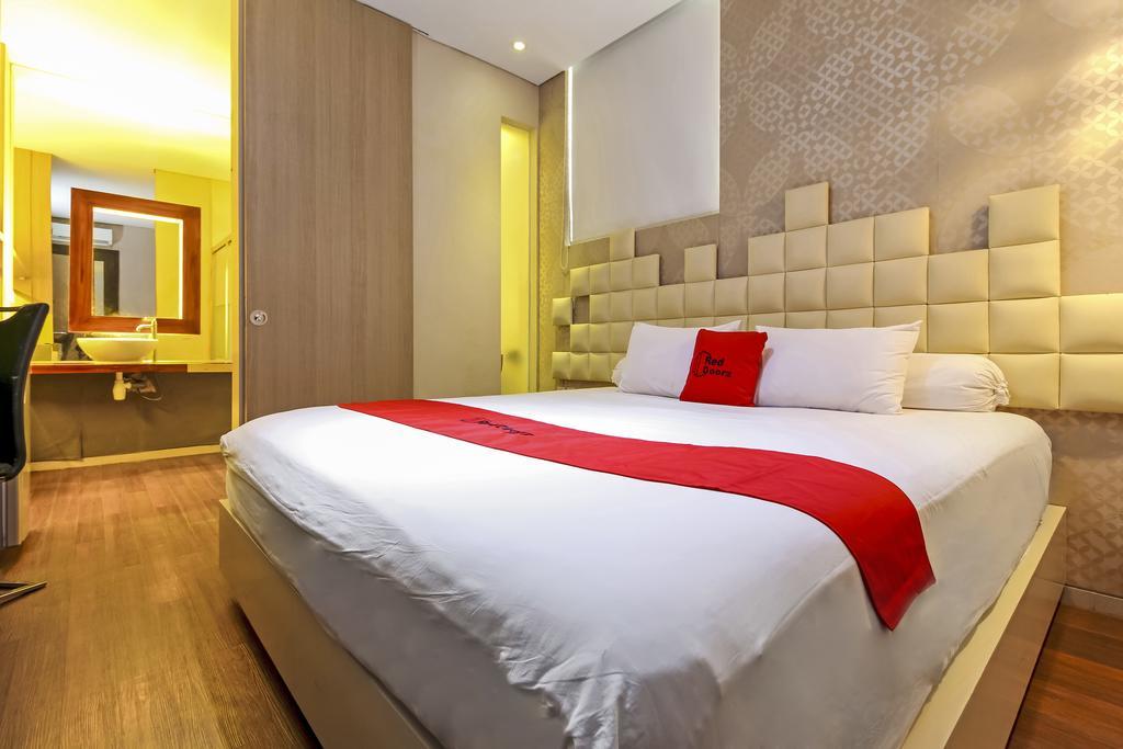 Reddoorz Plus Near Tugu Jogja Yogyakarta Exterior photo