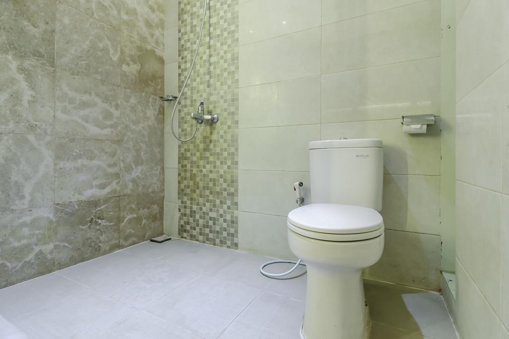 Reddoorz Plus Near Tugu Jogja Yogyakarta Exterior photo